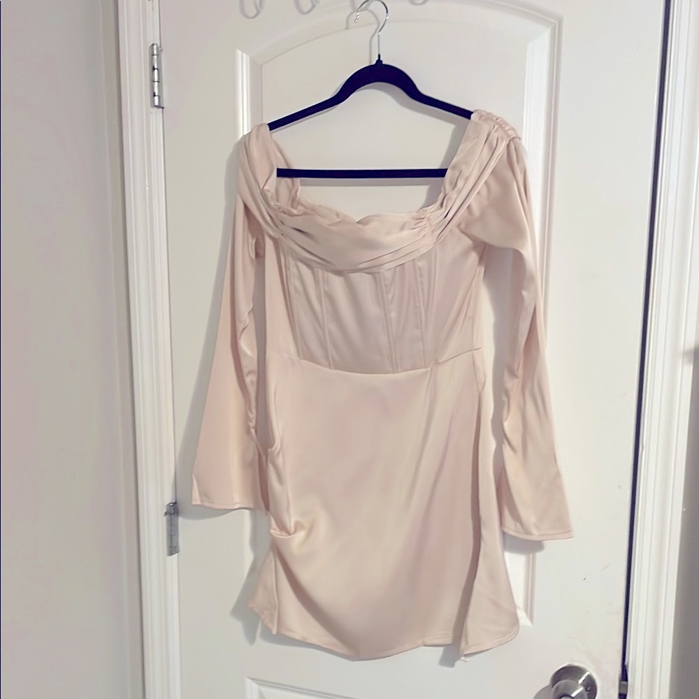 Elegant Champagne Satin Long Sleeve Dress